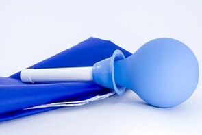 klizmë pastruese për të hequr parazitët nga trupi